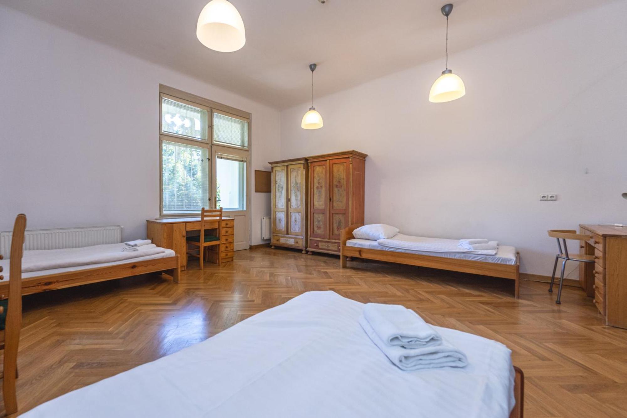 Jiriho Z Podebrad Apartments Prag Exteriör bild